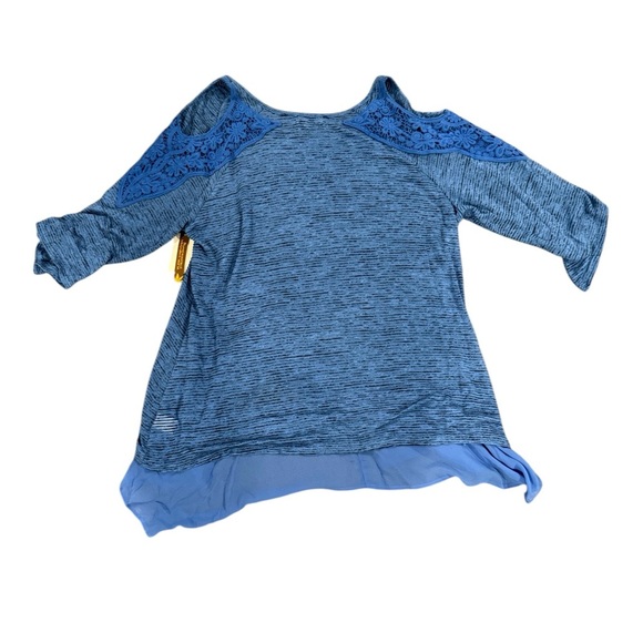 NWT Unity World Wear Blue Cold Shoulder Ruffle Embroidered Top Size 2X. - Picture 2 of 3